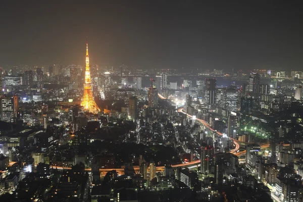 Geceleri Japonya'da Tokyo şehir — Stok fotoğraf