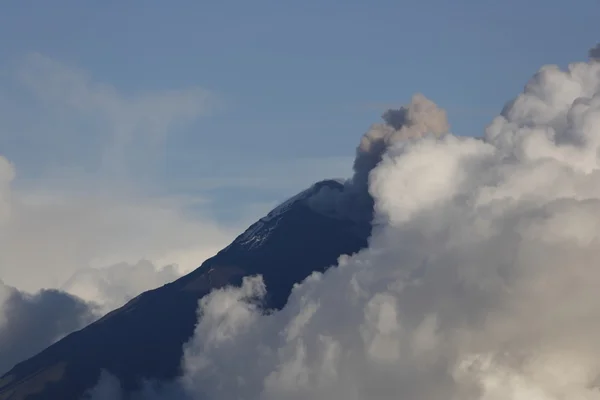 Volcán activo —  Fotos de Stock