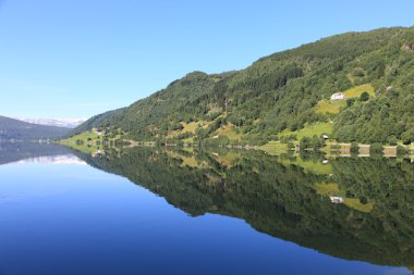 Norveç Fiyordu içinde huzurlu sahne