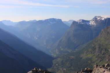 Norveç Fiyordu içinde huzurlu sahne