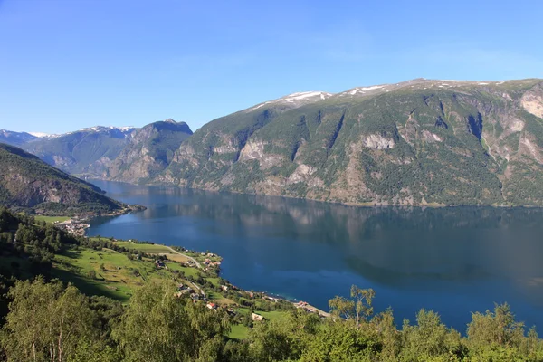Beschauliche Szenerie im norwegischen Fjord — Stockfoto