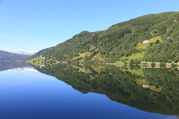 Beschauliche Szenerie im norwegischen Fjord — Stockfoto