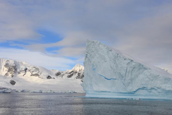 Iceberg y paisaje —  Fotos de Stock
