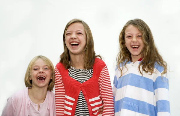 Tři sestry se smíchem — Stock fotografie