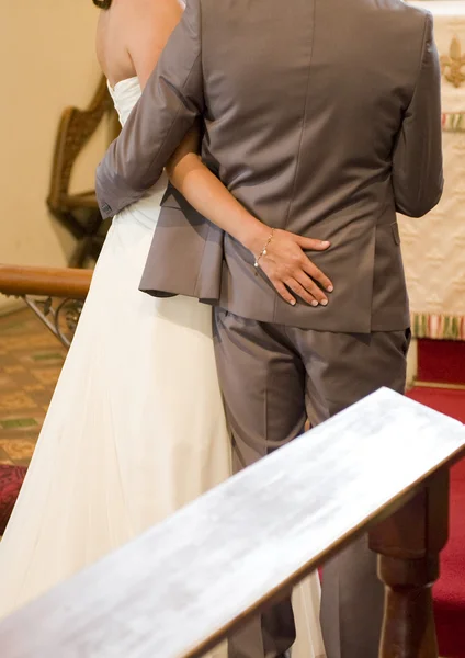 Menyasszony és a vőlegény az Alter — Stock Fotó