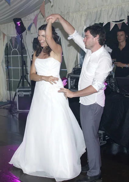 Menyasszony és a vőlegény az első tánc — Stock Fotó
