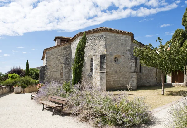 Kostel v pujols středověké vesnice — Stock fotografie