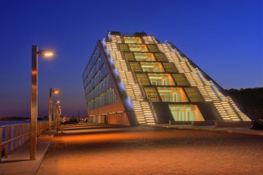 Geceleyin bina modern Limanı