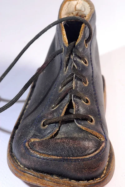 チャイルズの青い革の靴 — ストック写真