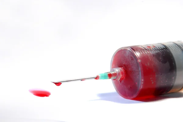 Inyección unidireccional llena de líquido rojo — Foto de Stock