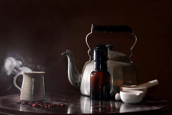 Teer och elixir, naturliga botemedel — Stockfoto
