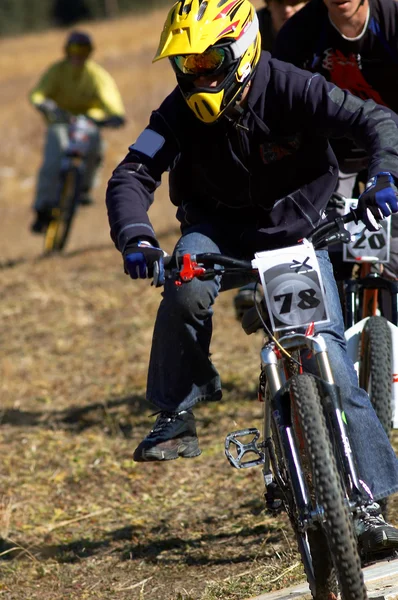 Jagen op mountain bike race — Stockfoto