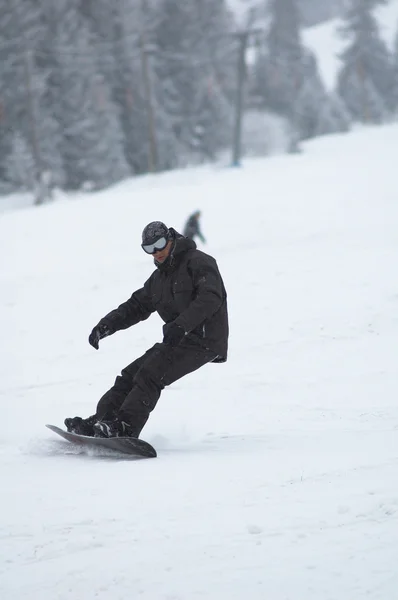 Snowboarder in sneeuwval — Stockfoto