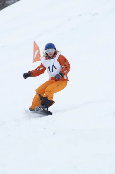 Snowboard menina na corrida — Fotografia de Stock