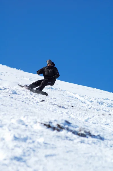 Snowboardista a modrá obloha — Stock fotografie
