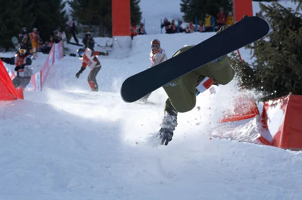 Upadek ekstremalnych snowboardzista — Zdjęcie stockowe