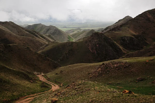 Landelijke weg in woestijn berg — Stockfoto