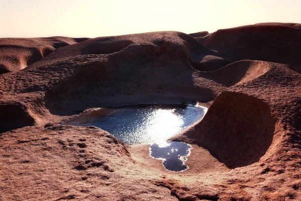 Вода в пустельних горах — стокове фото
