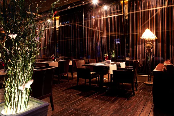 Interior noite restaurante — Fotografia de Stock