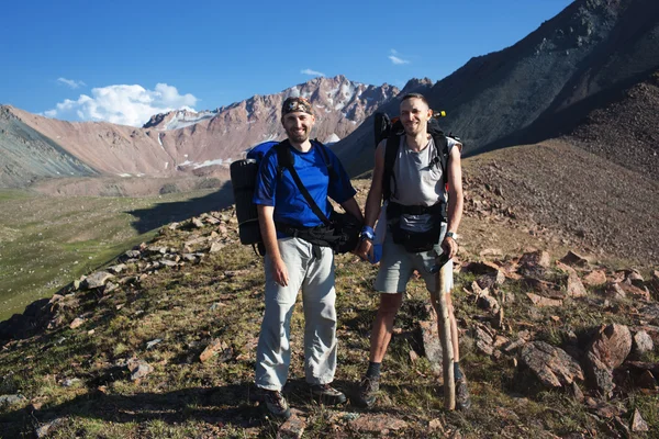 Backpackers στο βουνό — Φωτογραφία Αρχείου
