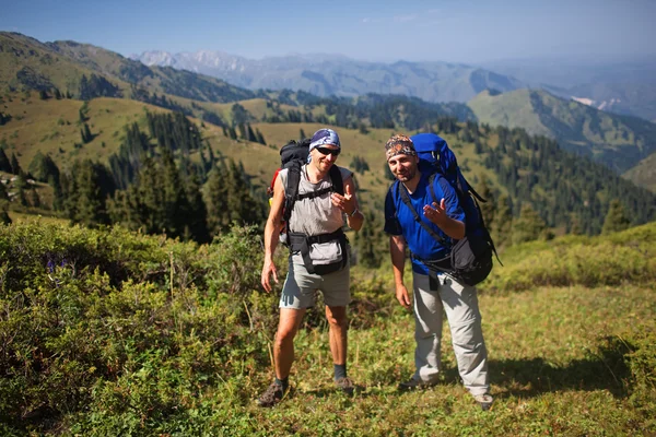 Backpackers i berg — Stockfoto
