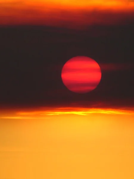 Soleil rouge — Photo