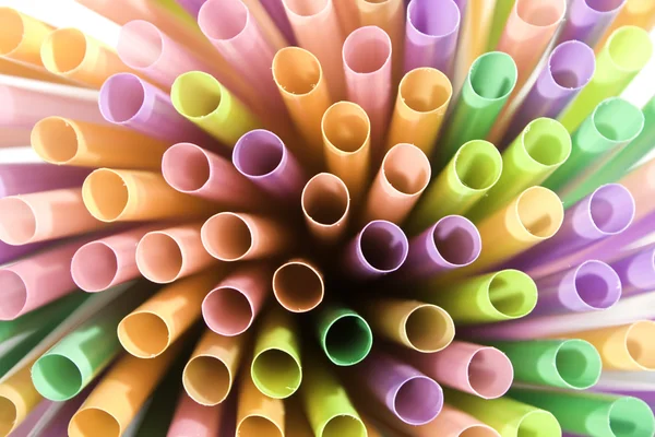 Пластиковые соломинки — стоковое фото