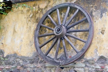 Rustic Wagon Wheel clipart