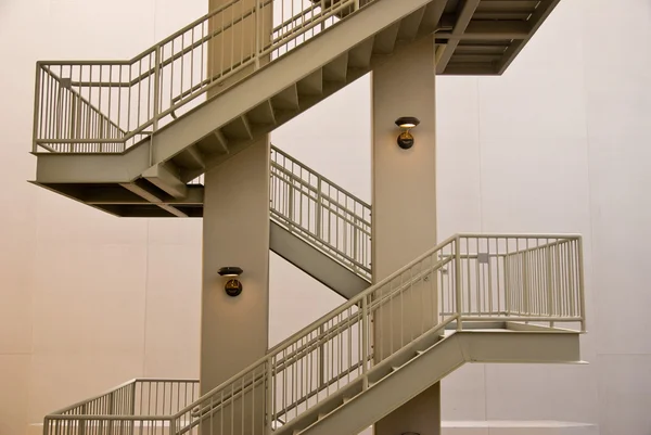 Arkitektoniska utvändig trappa — Stockfoto