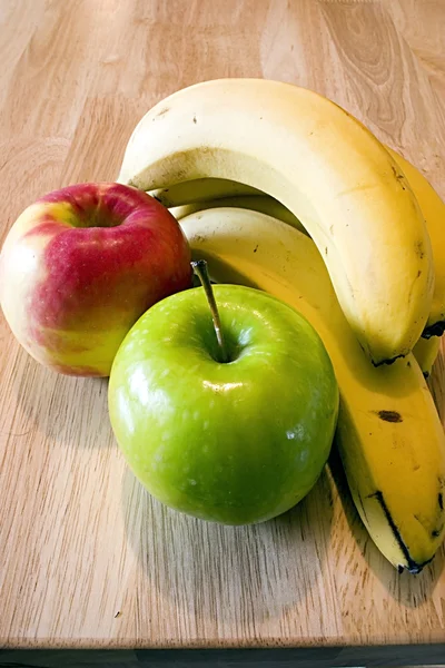 Apples and Bananas — Stock Photo, Image
