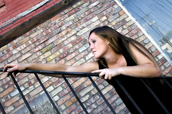 Hermosa chica posando al aire libre —  Fotos de Stock