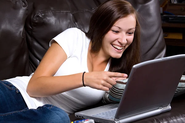 Smiling Teenager Looking at the Computer — Stock Photo, Image
