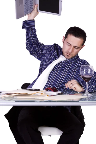 Upprörd affärsman vid sitt skrivbord i kostym — Stockfoto