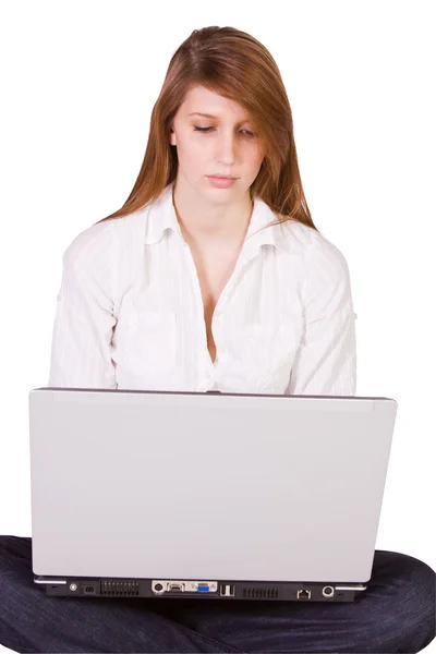 Gyönyörű lány dolgozik rajta laptop — Stock Fotó