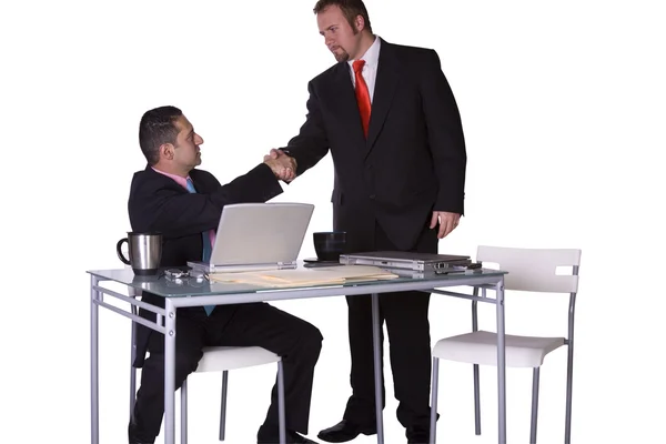 Два бізнесмени тремтять руками — стокове фото