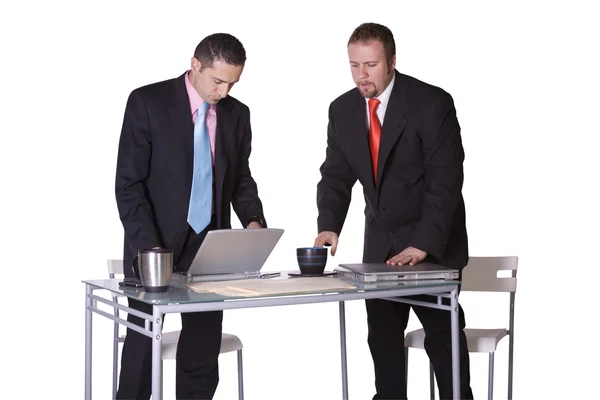 Affärsmän som arbetar tillsammans — Stockfoto