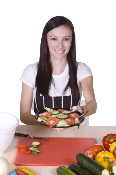 Netter Teenager bereitet Essen zu — Stockfoto