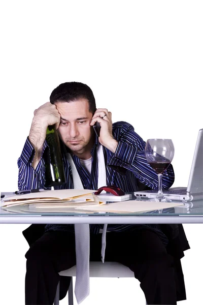 Stressad affärsman på hans skrivbord arbetar — Stockfoto