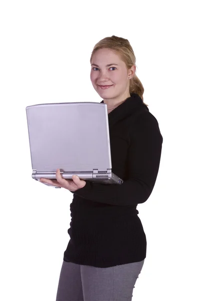 Bella ragazza che tiene un computer portatile — Foto Stock