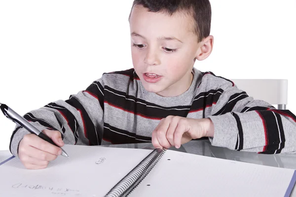 Ładny chłopczyk praktykowania jego piśmie — Zdjęcie stockowe