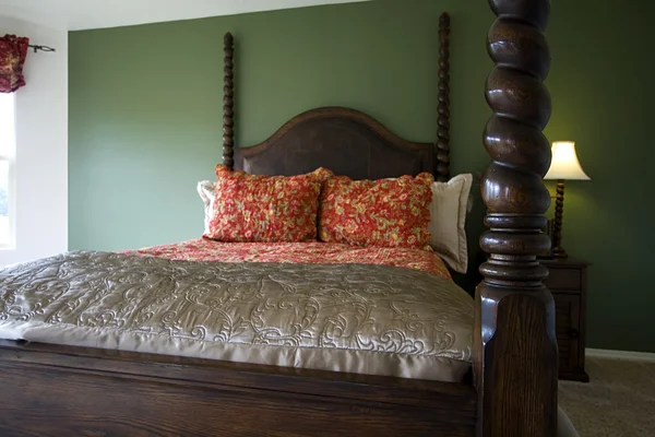 Klasik şık yatak odası — Stok fotoğraf