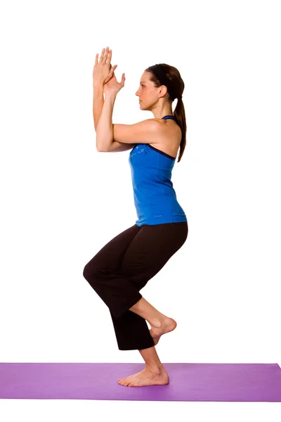 Femme en position de yoga — Photo
