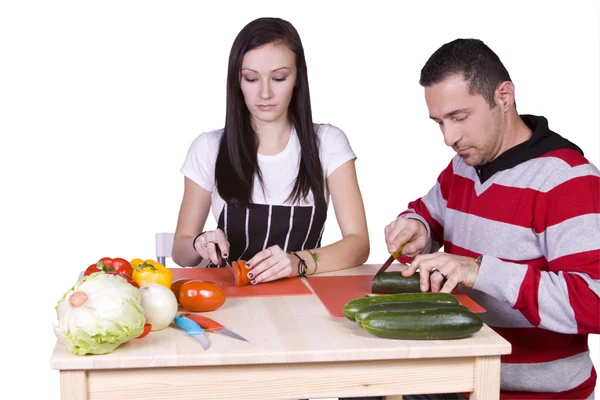Hombre y mujer preparando comida —  Fotos de Stock