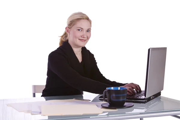 Деловая женщина за рабочим столом — стоковое фото