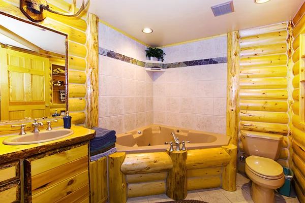 Närbild på ett badrum i en stuga Stockfoto