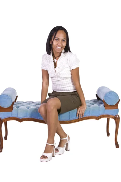 Sandalyede oturan kadın. — Stok fotoğraf