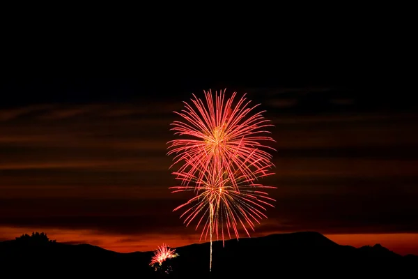 Firecrackers In The Sky During Sunset — Stock Photo, Image