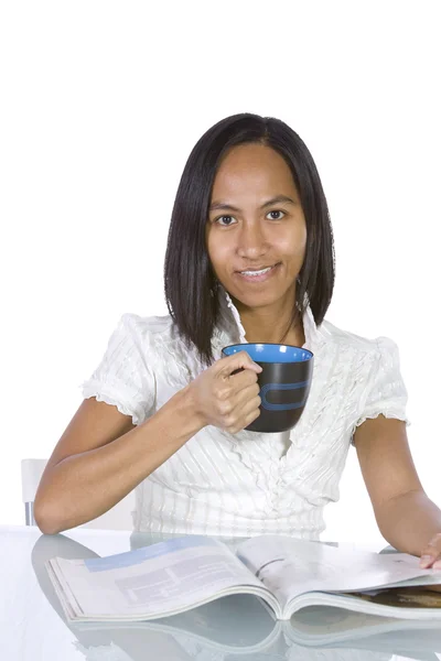 Dziewczyna pije kawę — Zdjęcie stockowe