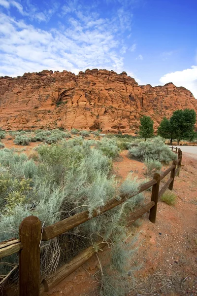 Hiking Path in Snow Canyon with Rails — Stock Photo, Image