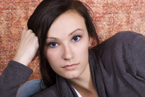 Bautiful Teenager on the couch — Stock Photo, Image